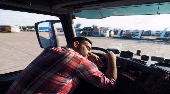truck-driver-sleeping